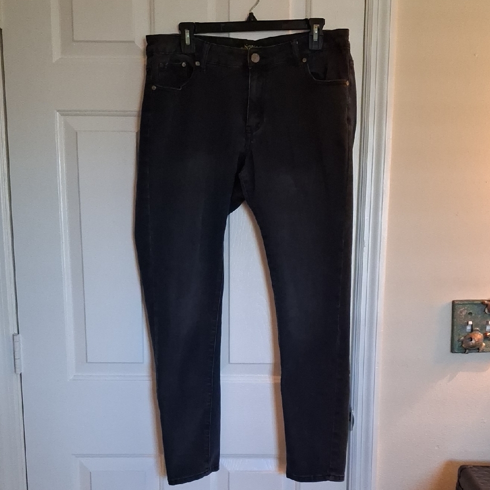 Women's Black Skinny Jeans